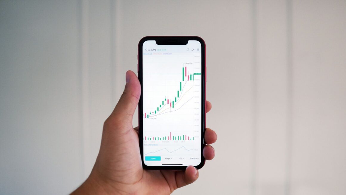 Overview of basic altcoin trading strategies and their significance