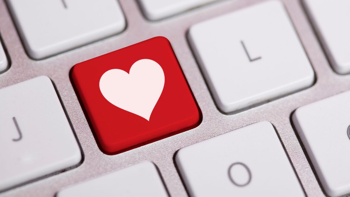 Creative ways to save money while dating online