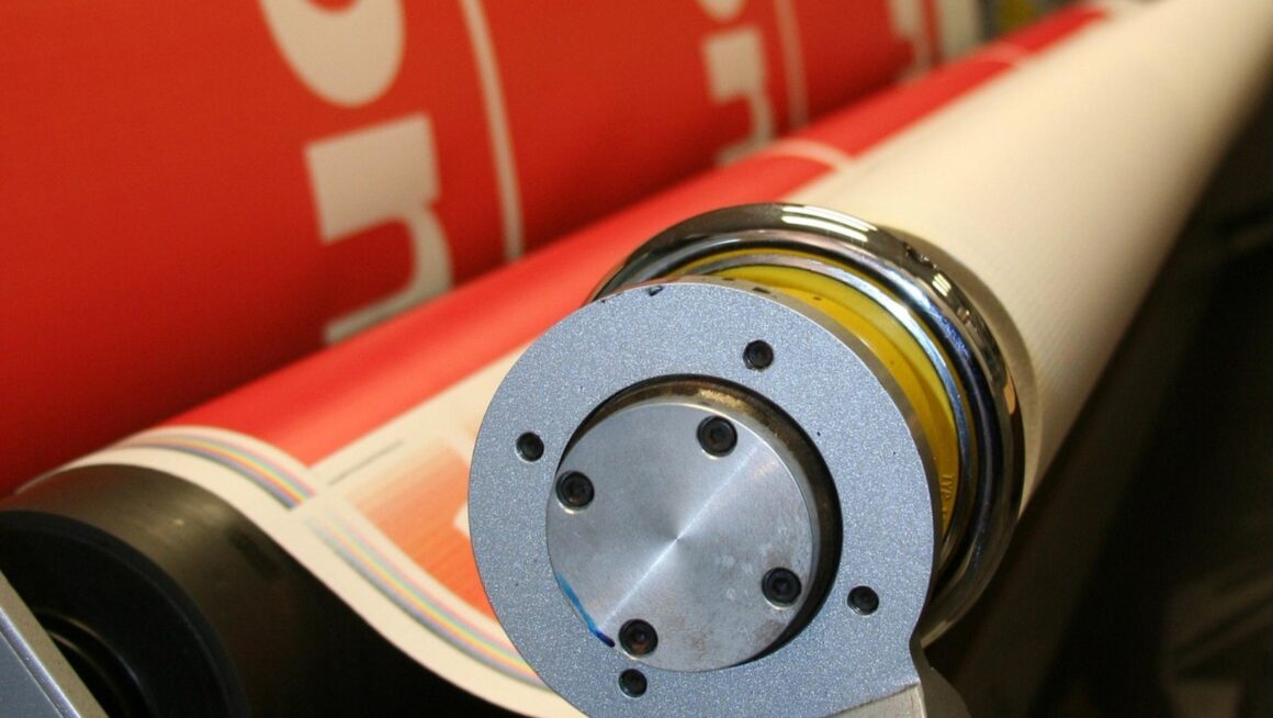 Enhancing visual merchandising with large format printing techniques