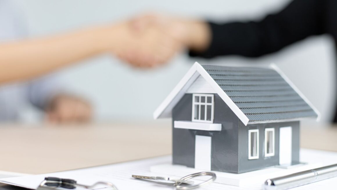 How continuing education helps real estate agents