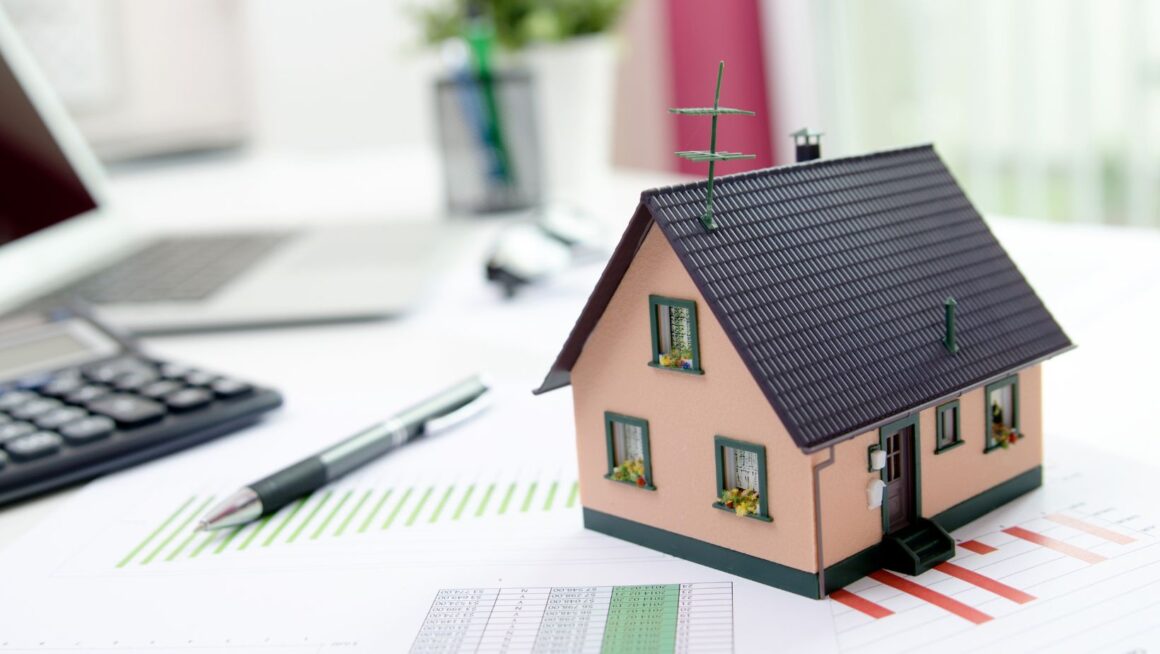 What is an exchange accommodation titleholder eat and why is it crucial in reverse 1031 exchanges