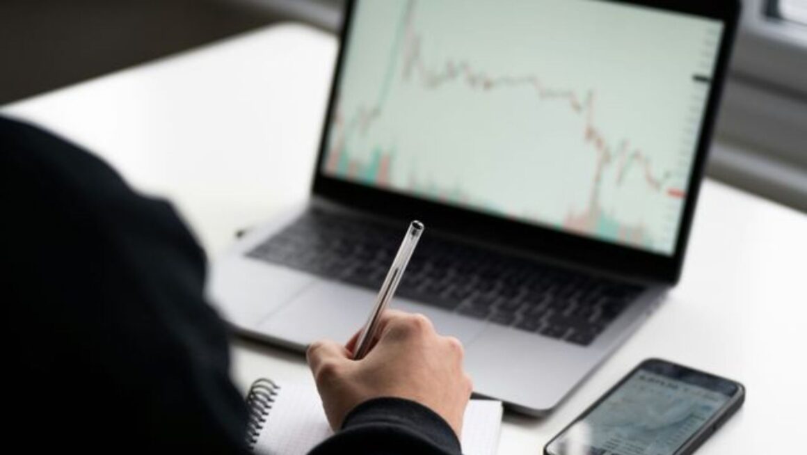 Crypto vs traditional digital platforms whats the real difference for users