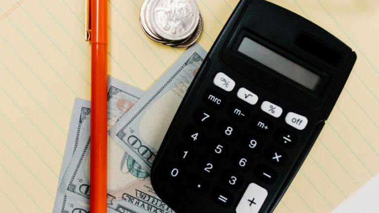 8 Behavioral Finance Hacks for Everyday Saving