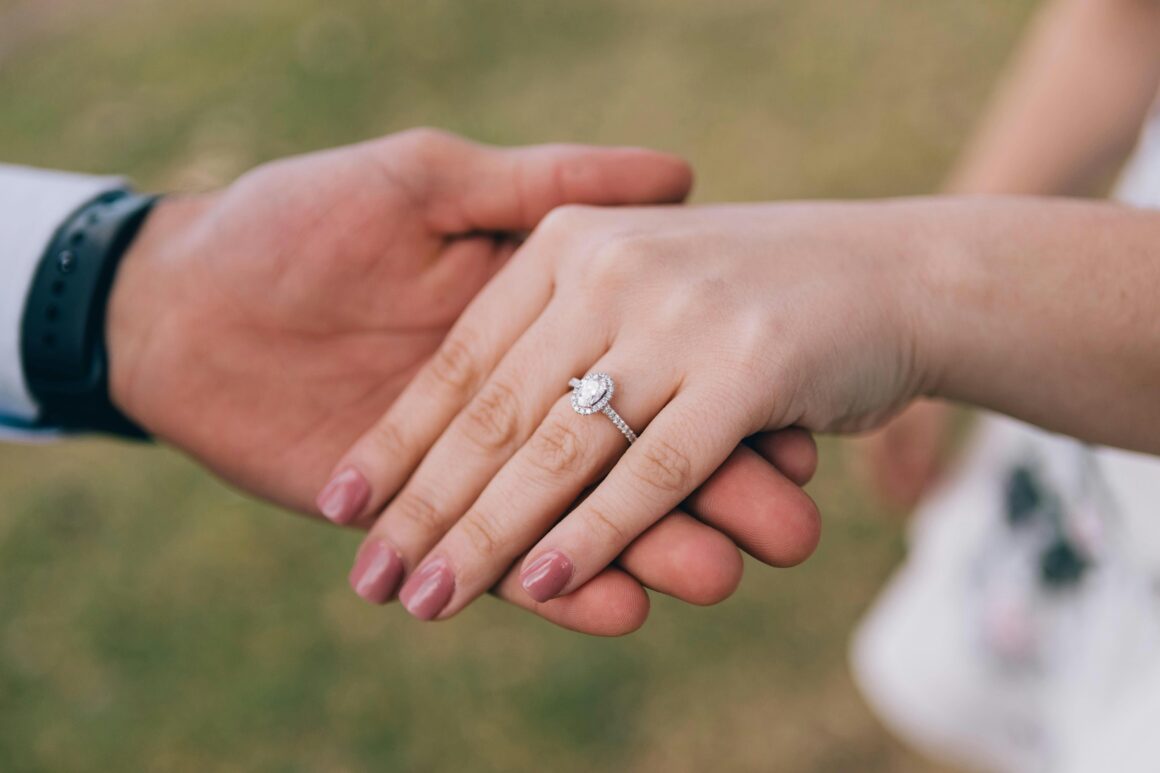 How to budget for an engagement ring in 2026