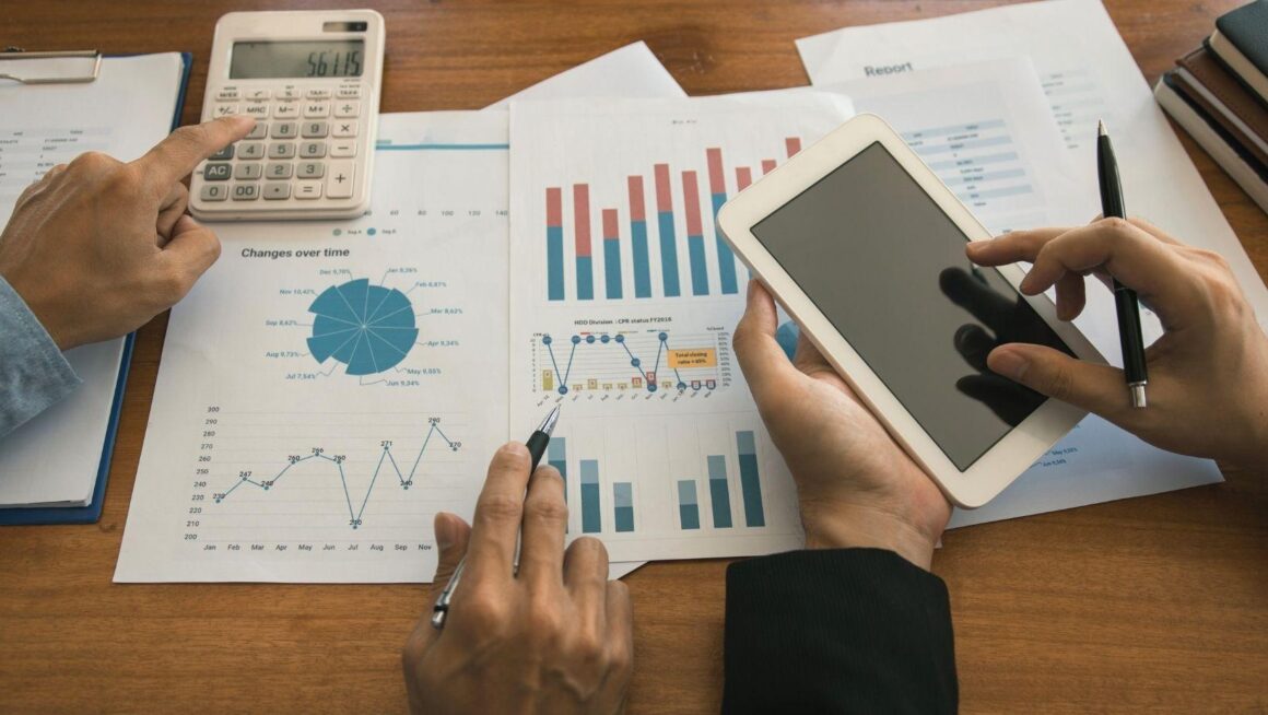 travel rewards, business travel budgets, offset travel expenses, corporate travel rewards, reward points business travel, travel loyalty programs, business travel savings, maximize reward points, travel rewards strategies, business trip benefits