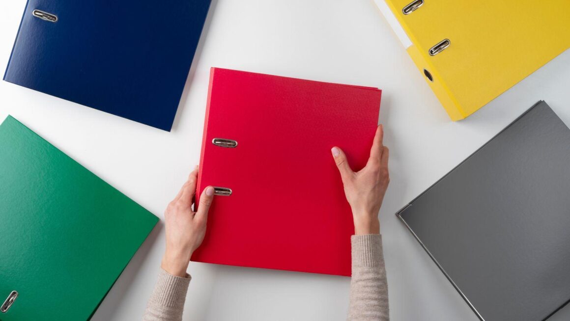 custom folders client presentations, promotional folders proposals, branded presentation folders, personalized presentation folders, business proposal folders, professional presentation materials, custom printed folders, corporate presentation solutions, bespoke client proposal folders