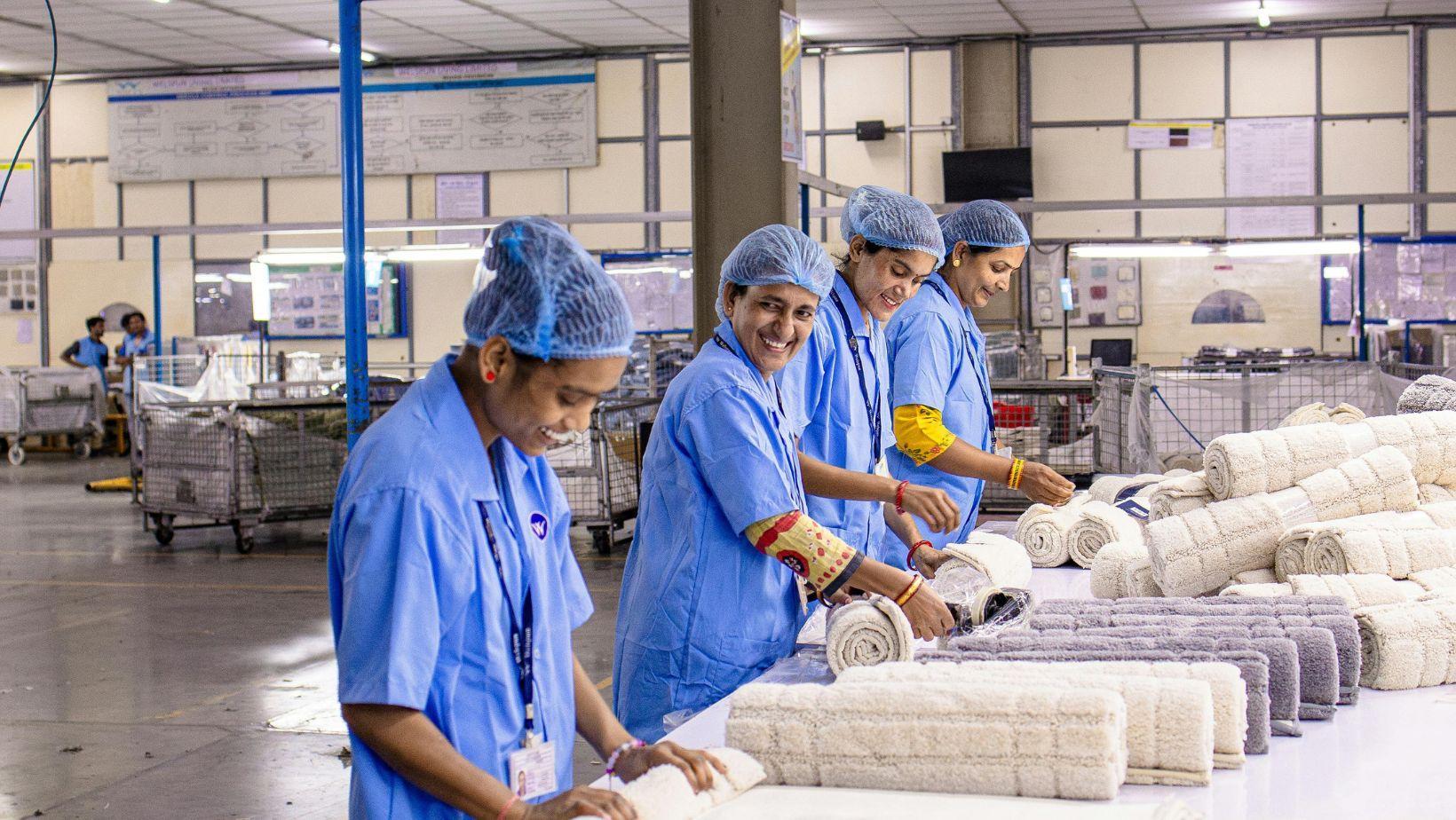 smart factories manufacturing, factory automation solutions, industrial internet of things, smart manufacturing technologies, manufacturing automation trends, digital factory transformation, factory digitalization benefits, smart factory implementation